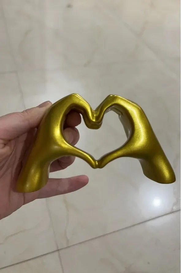 Minimalism Heart Gesture Sculpture Resin Abstract Hand Love Statue Figurine Home Living Room Desktop Decoration Accessories